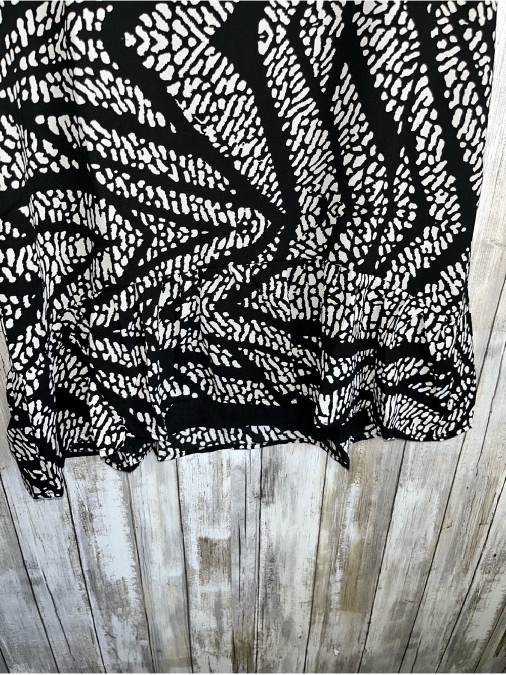 Three Eighty Two NWT Black White Geometric Print Sleeveless Dress XS Flowy Hem - Picture 3 of 5